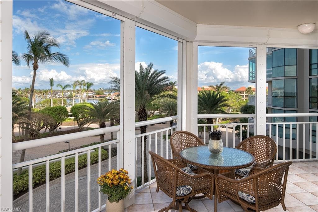 4255 Gulf Shore BLVD N 207 NAPLES, FL 34103