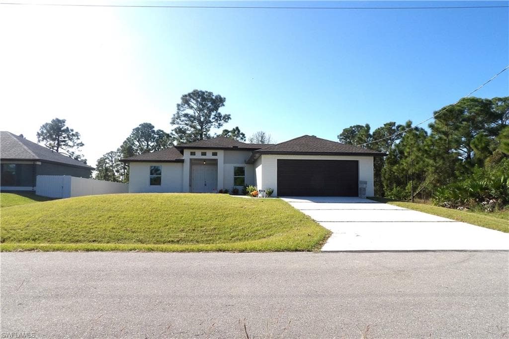 2907 34th ST W LEHIGH ACRES, FL 33971