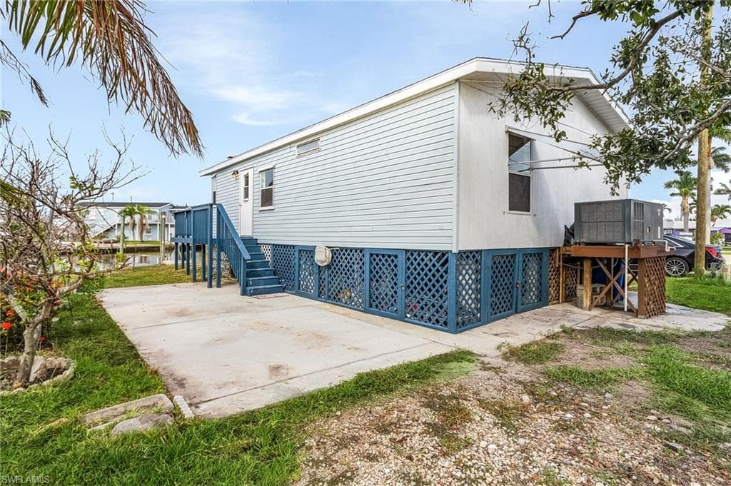 3899 Phoenix DR ST. JAMES CITY, FL 33956