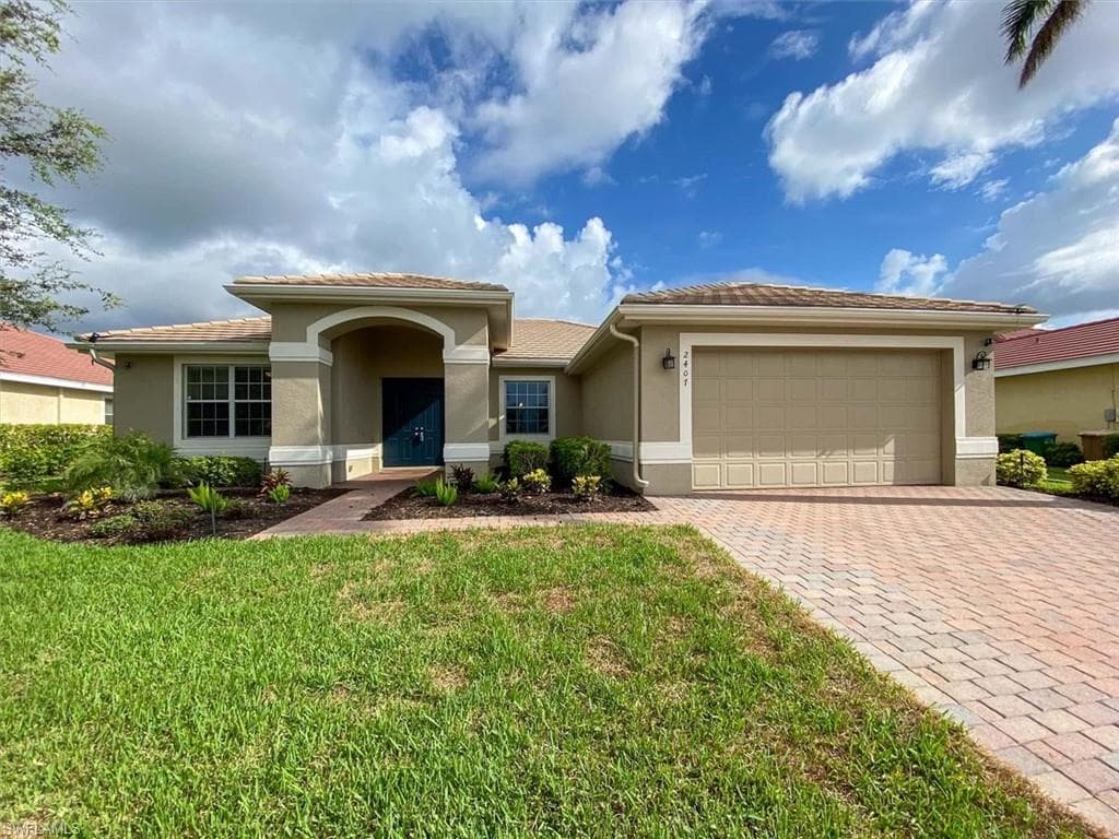 2407 Ashbury CIR CAPE CORAL, FL 33991