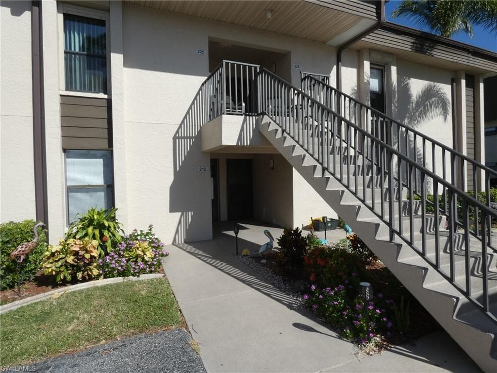 5785 Trailwinds DR 215 FORT MYERS, FL 33907