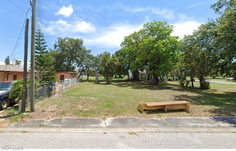 2910 Dunbar AVE FORT MYERS, FL 33916
