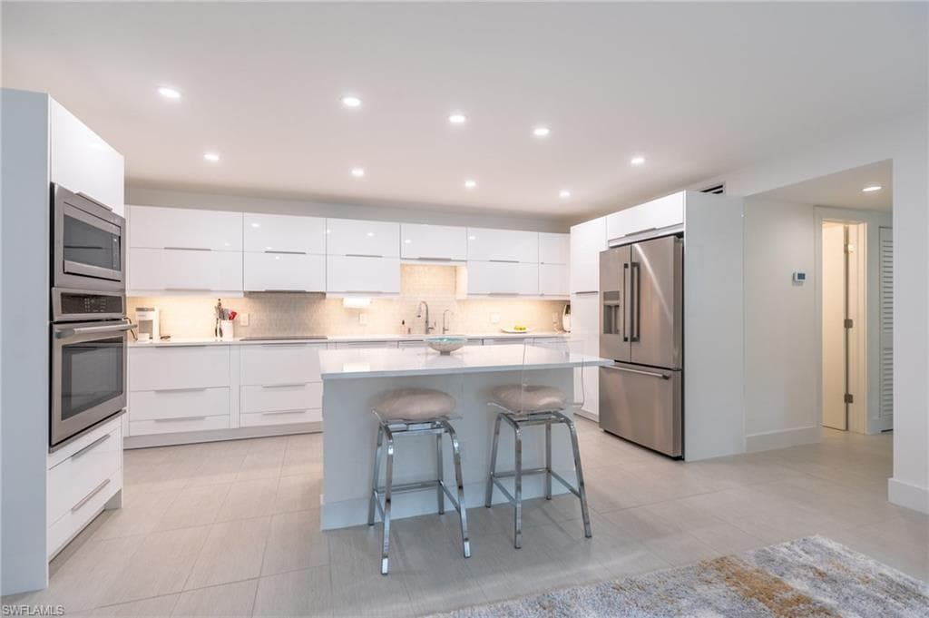 533 Broad AVE S 533 NAPLES, FL 34102