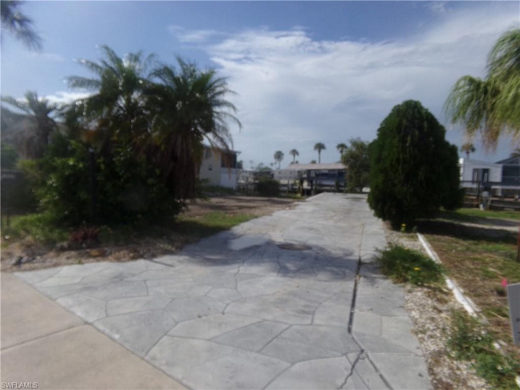 11391 Azalea LN FORT MYERS BEACH, FL 33931