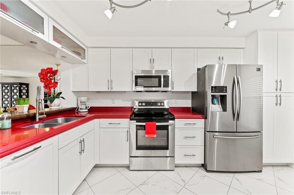 6480 Huntington Lakes CIR 101 NAPLES, FL 34119