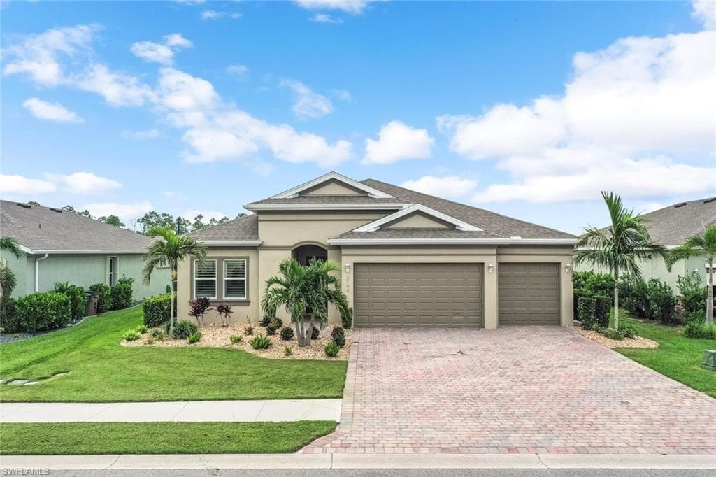 3194 Amadora CIR CAPE CORAL, FL 33909