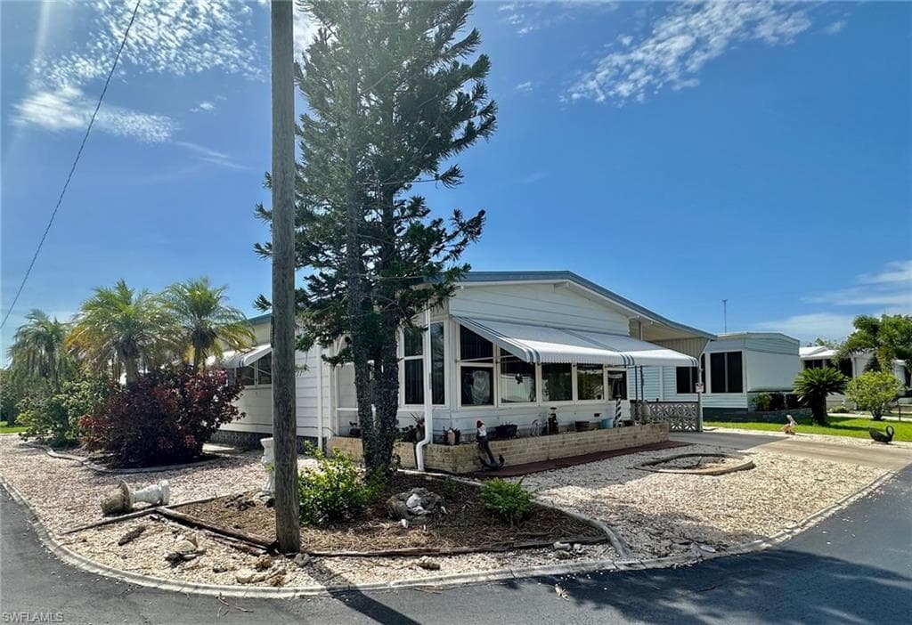 609 Friendly PL NORTH FORT MYERS, FL 33917