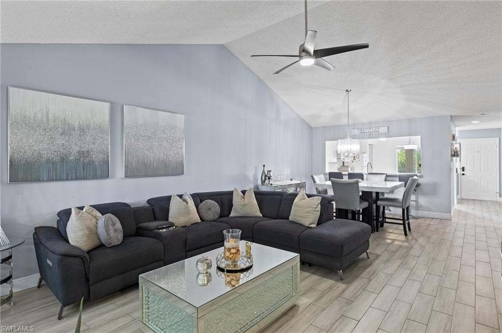 192 Furse Lakes CIR H-9 NAPLES, FL 34104