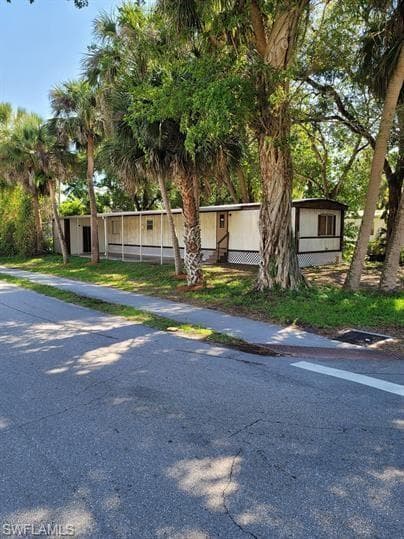 260 Clark ST NORTH FORT MYERS, FL 33903