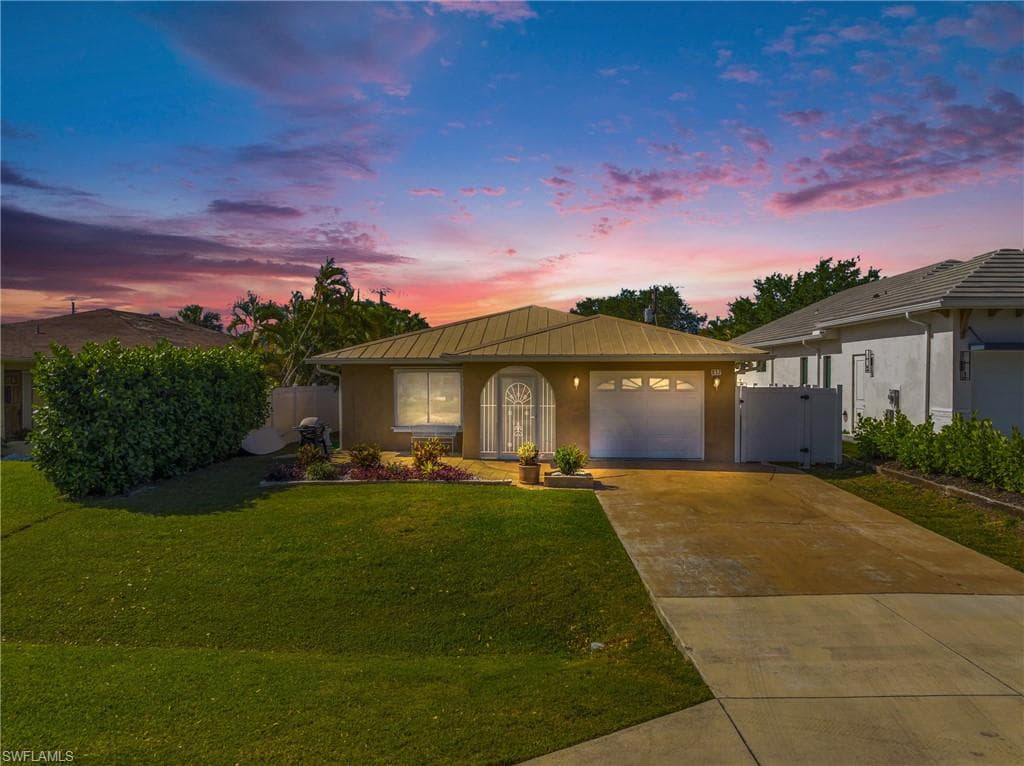 832 92nd AVE N NAPLES, FL 34108