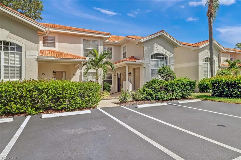 2585 Old Groves RD L-102 NAPLES, FL 34109