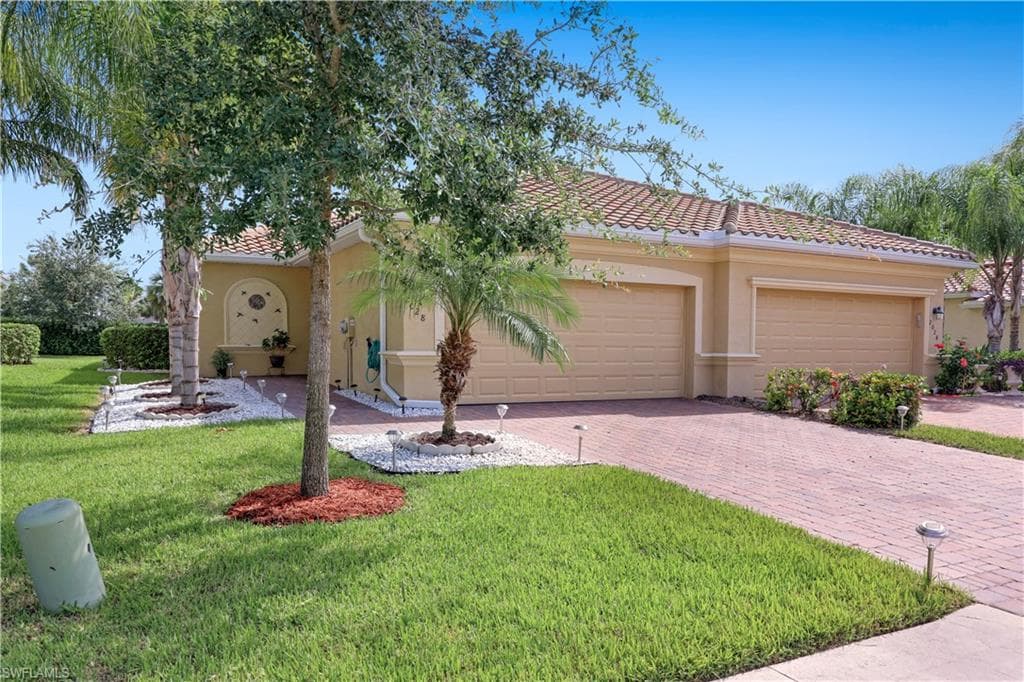 2028 Wellington ST NAPLES, FL 34120