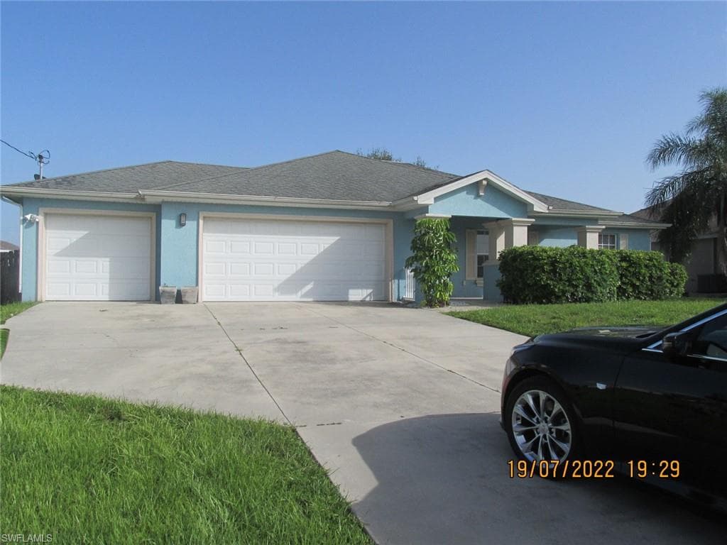 1244 N Gator CIR CAPE CORAL, FL 33909