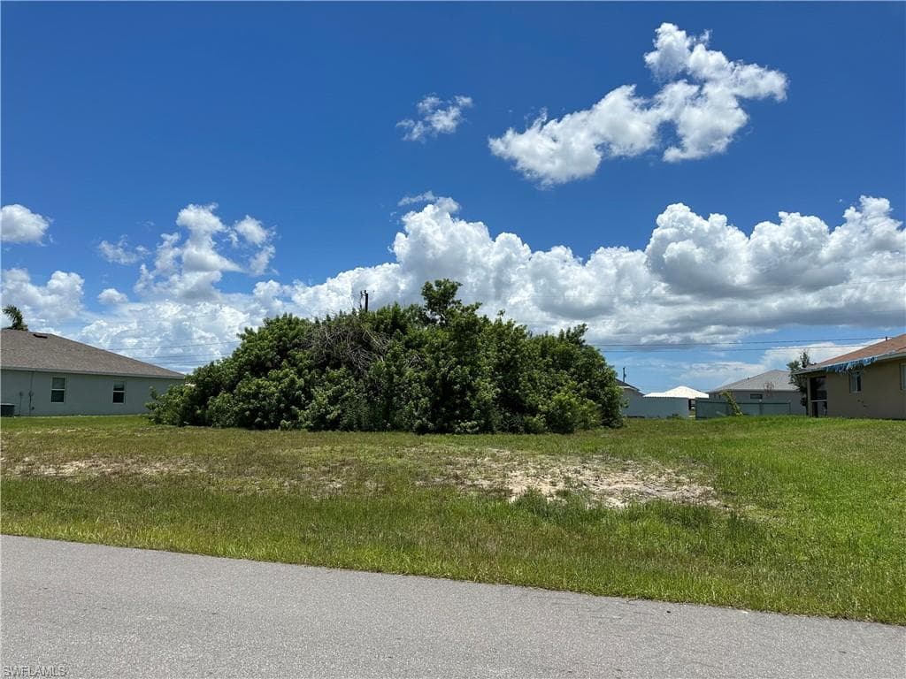 416 8th TER CAPE CORAL, FL 33909