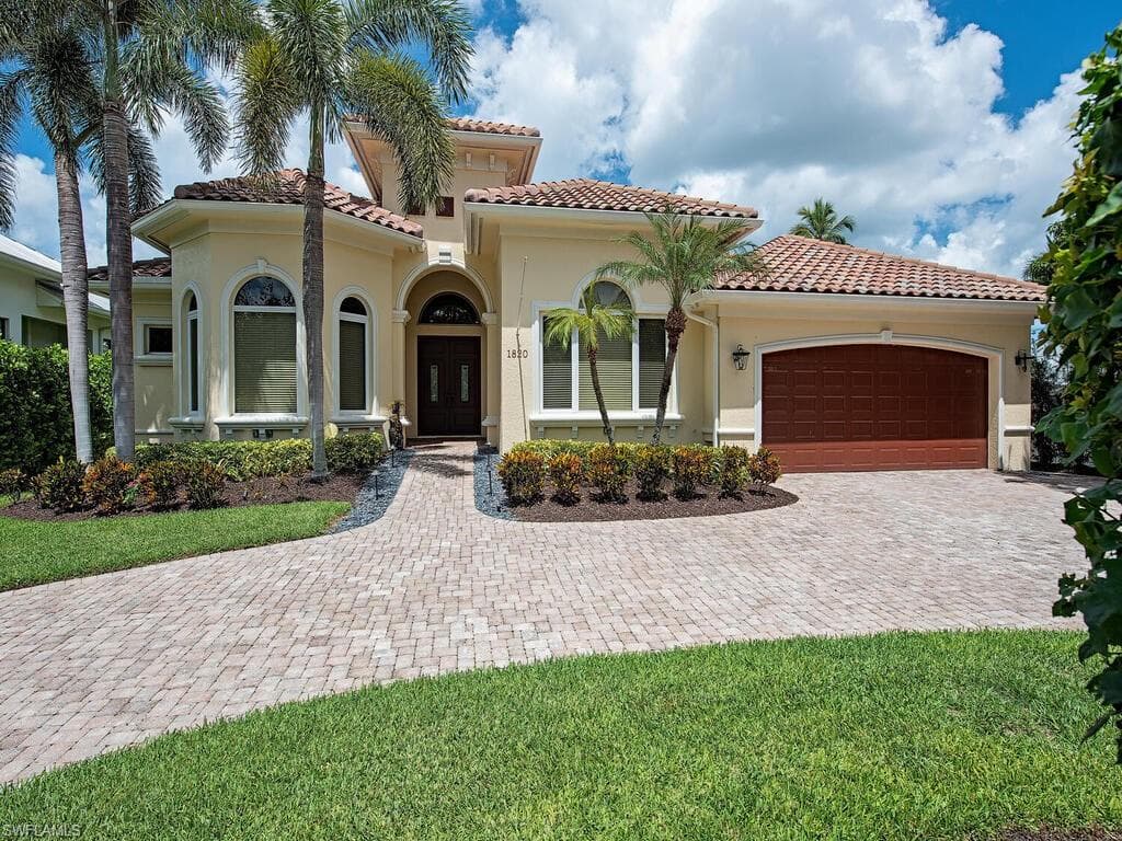 1820 SANDPIPER ST NAPLES, FL 34102