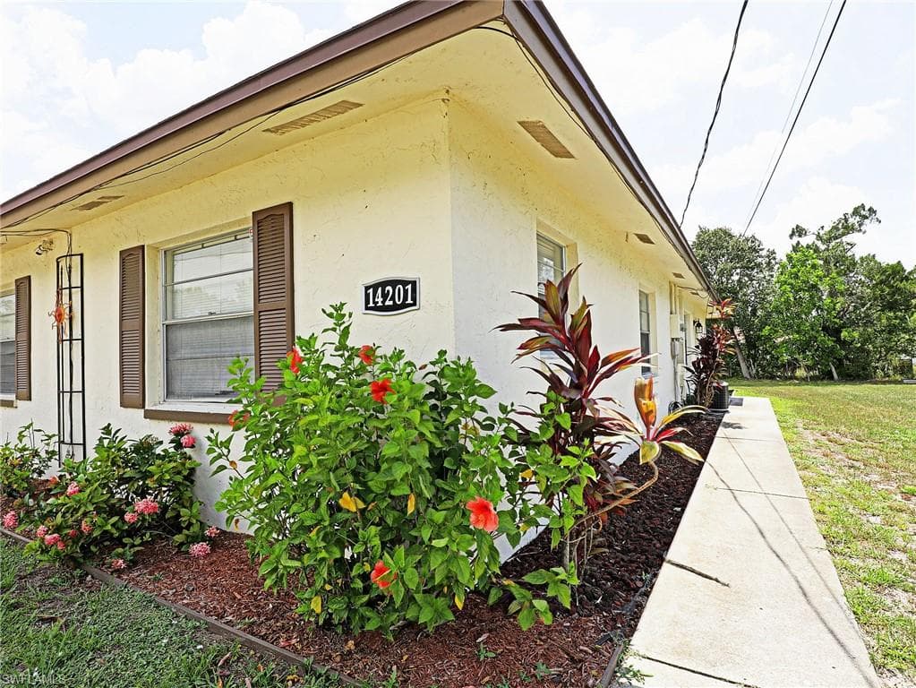 14201 Old Olga RD FORT MYERS, FL 33905