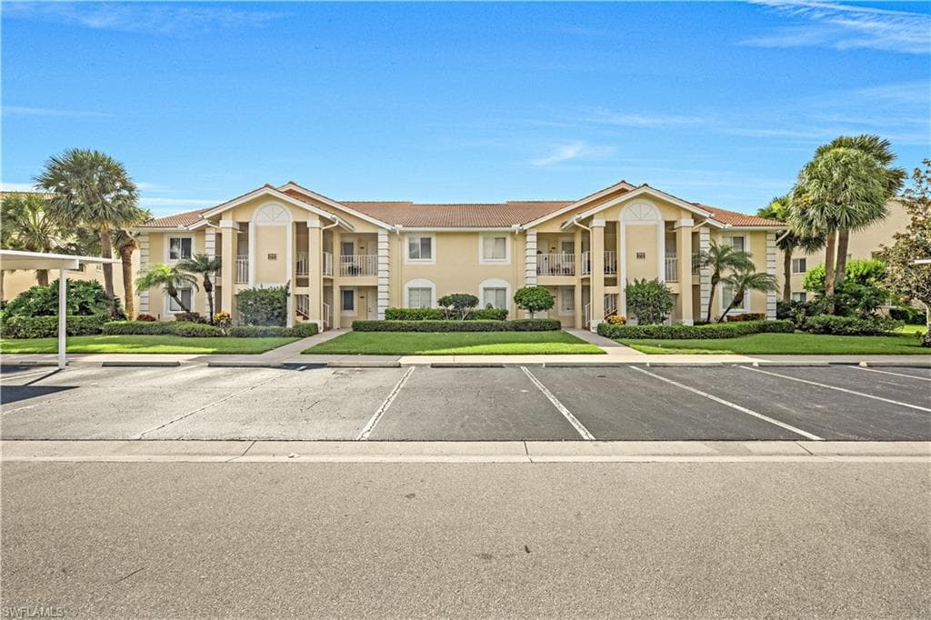 7800 Emerald CIR B-104 NAPLES, FL 34109