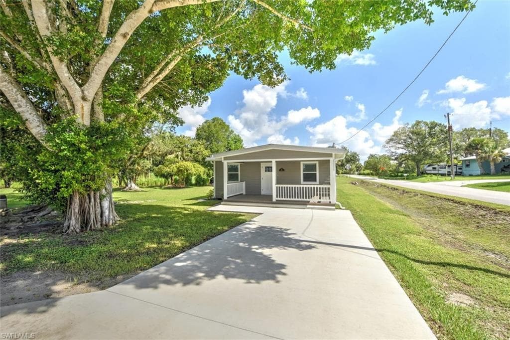 212 Fort Thompson AVE LABELLE, FL 33935