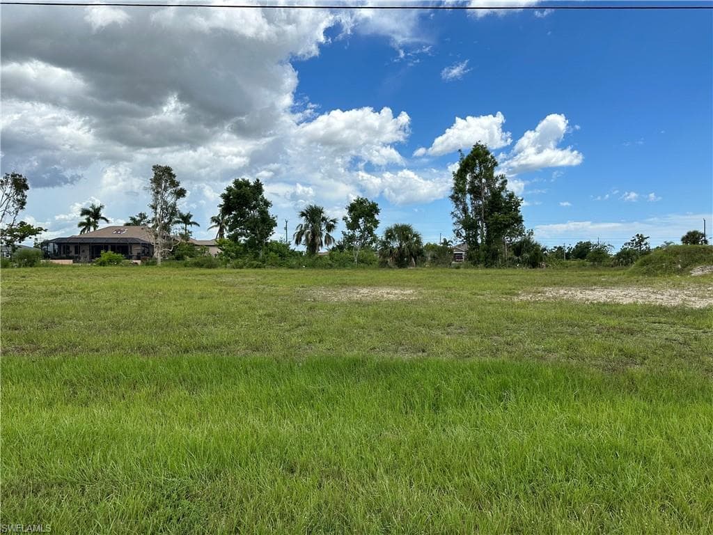1424 17th TER CAPE CORAL, FL 33993