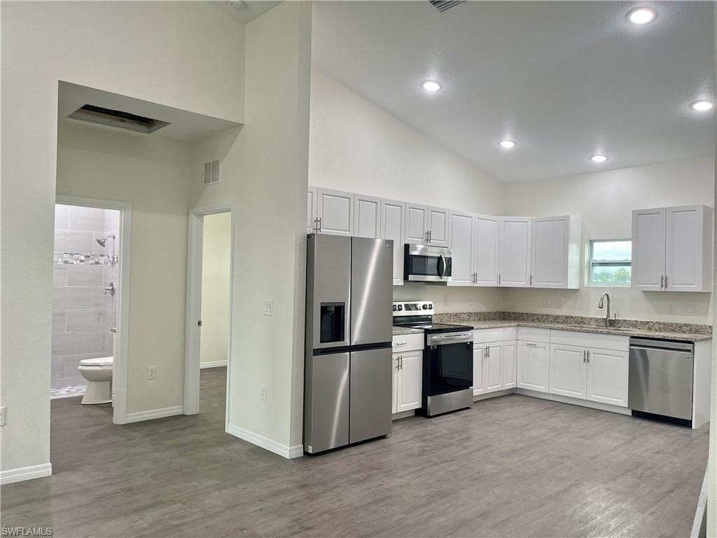 8045 Sherwood CIR LABELLE, FL 33935