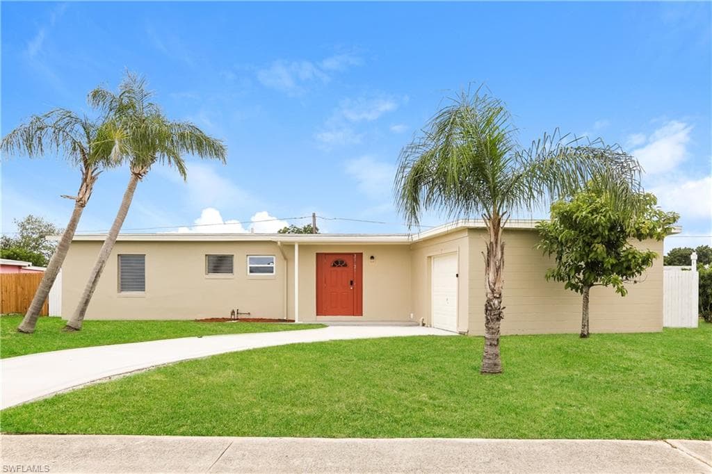 21621 Augusta AVE PORT CHARLOTTE, FL 33952