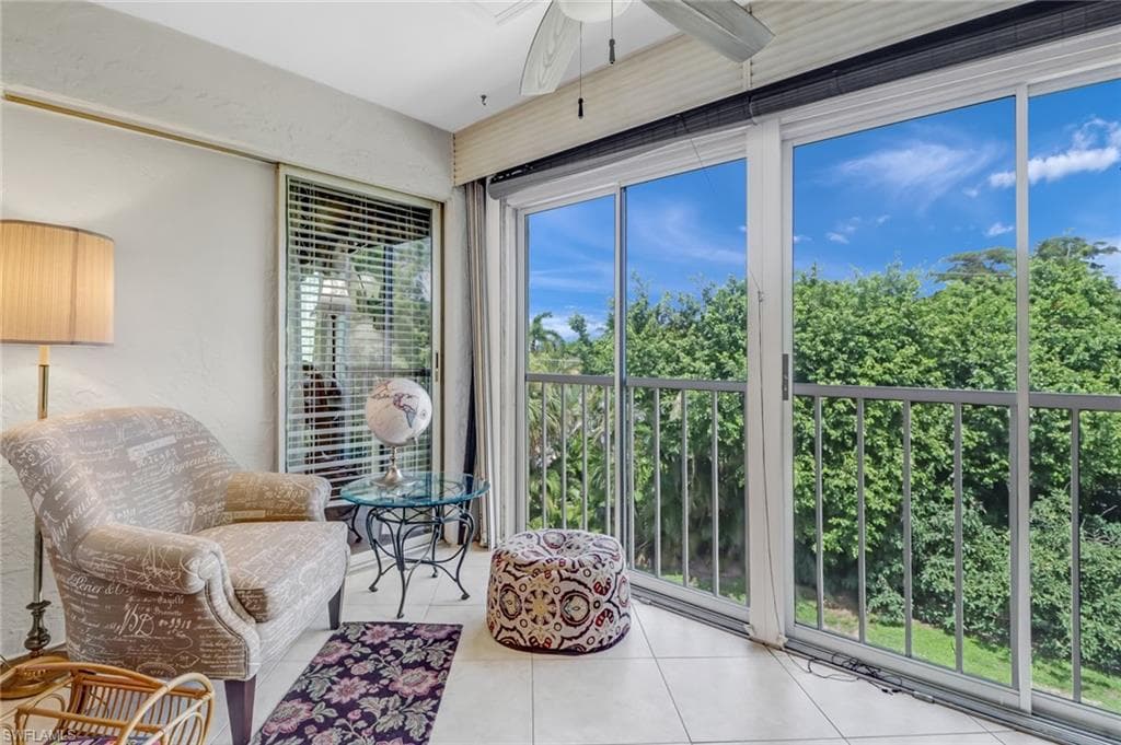 1001 Foxfire LN 307 NAPLES, FL 34104
