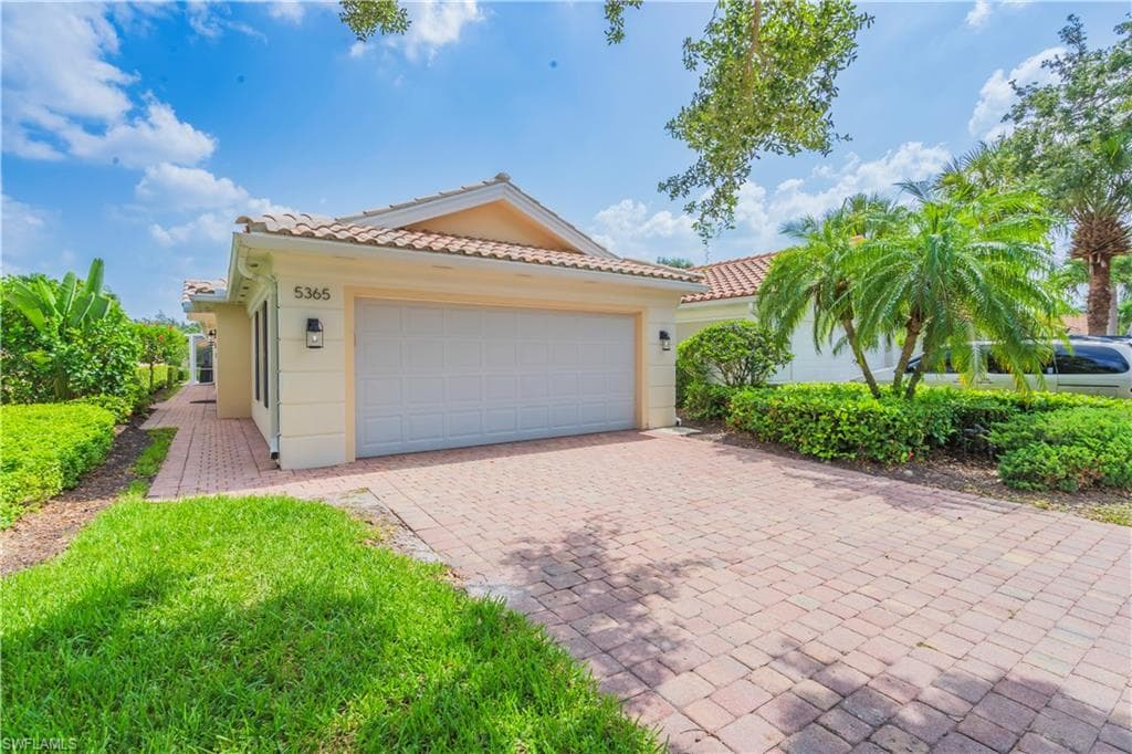 5365 Guadeloupe WAY NAPLES, FL 34119