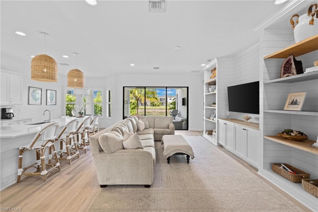 4697 Kensington CIR NAPLES, FL 34119