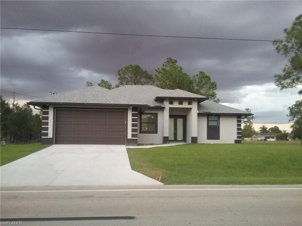 2107 E 10th ST LEHIGH ACRES, FL 33936