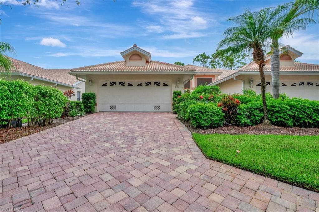 724 Wiggins Bay DR 9-9L NAPLES, FL 34110