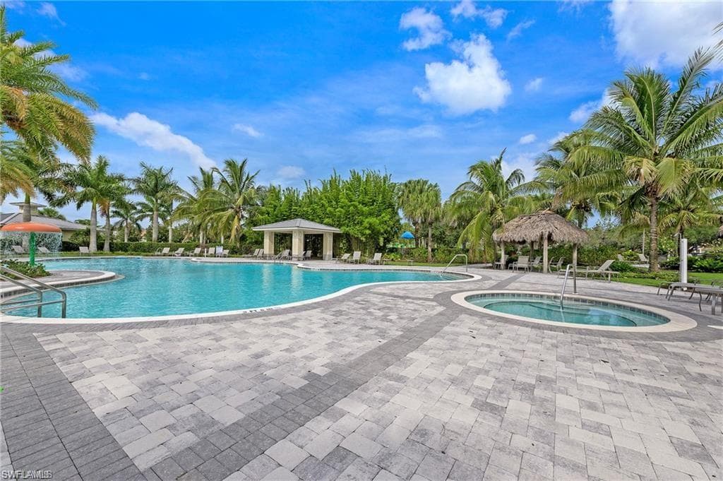 2633 Vine AVE NAPLES, FL 34120