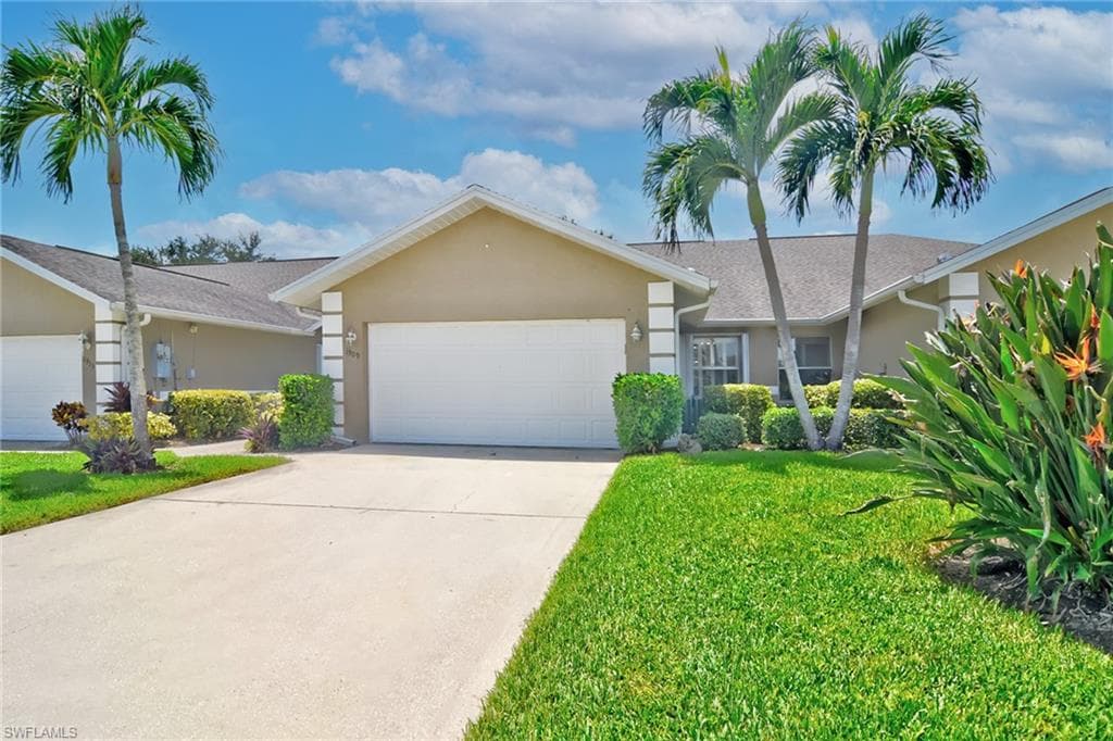 1909 Crown Pointe BLVD NAPLES, FL 34112
