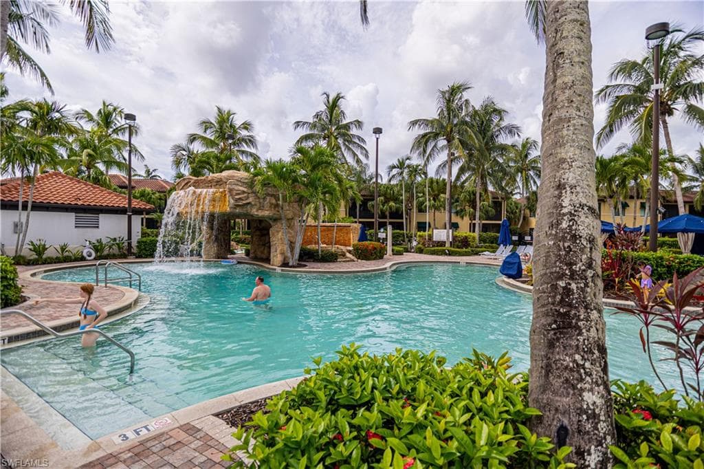 1005 Sandpiper ST C-202 NAPLES, FL 34102