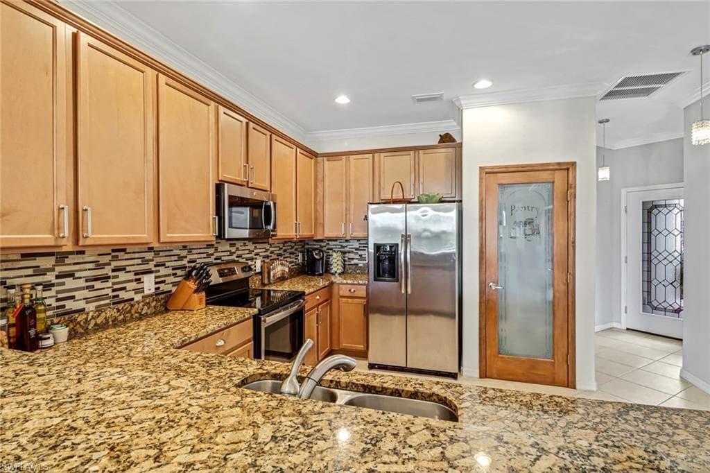 14468 Grapevine DR NAPLES, FL 34114