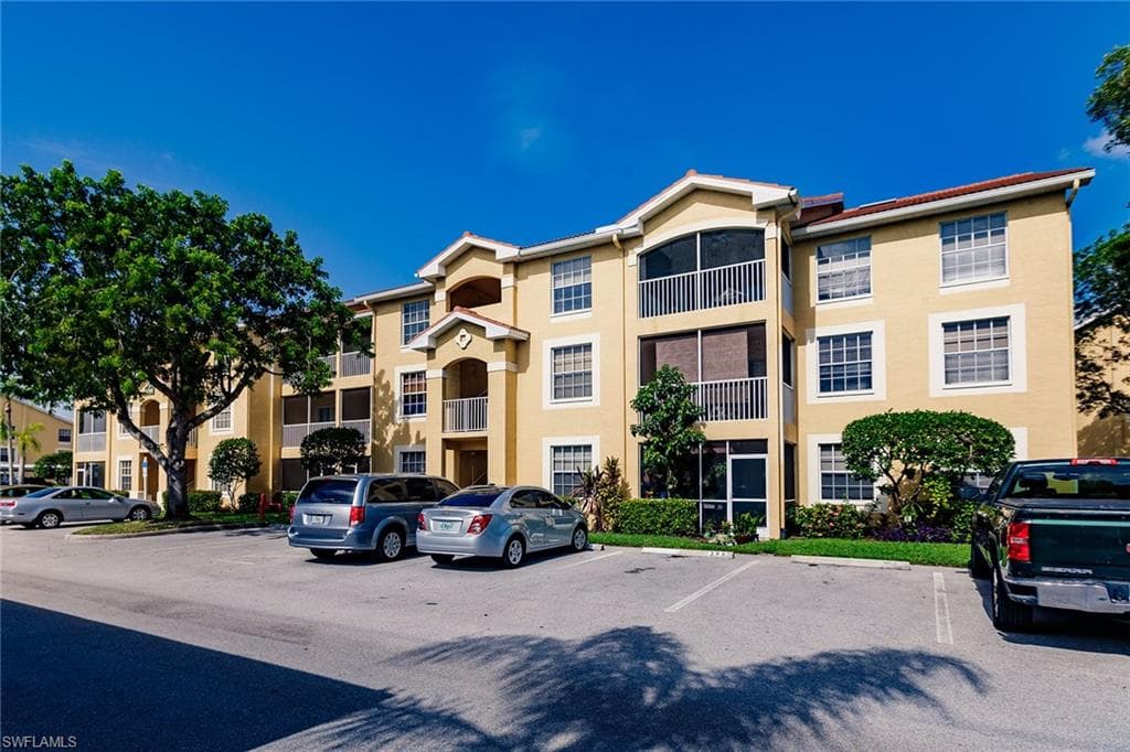 4700 Saint Croix LN 318 NAPLES, FL 34109