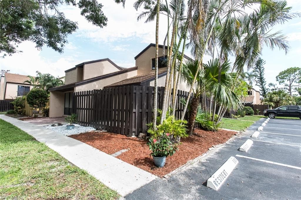 7121 Penner LN 11 FORT MYERS, FL 33907