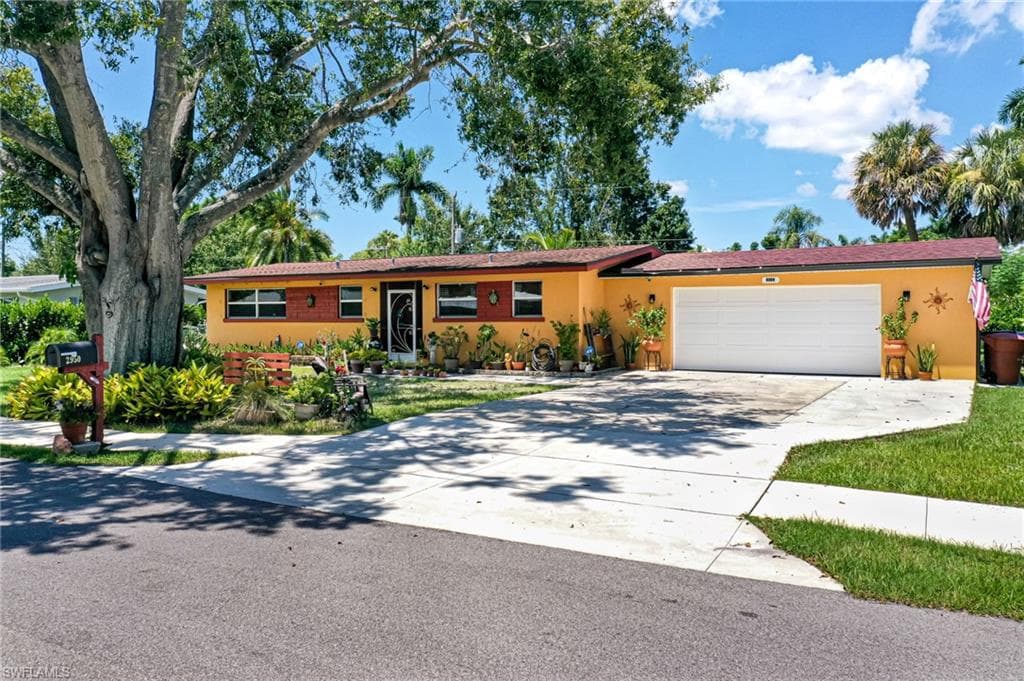 2950 Holly RD FORT MYERS, FL 33901