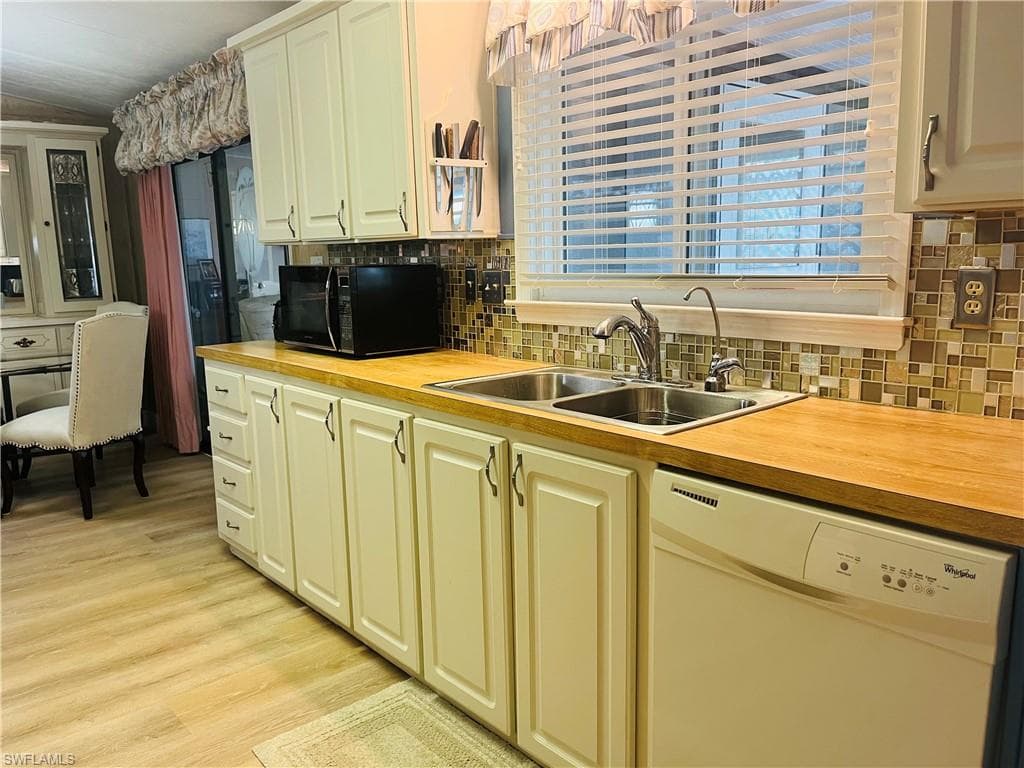 80 Pacific WAY 80 NAPLES, FL 34104