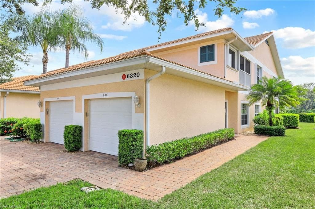 6320 Lexington CT 202 NAPLES, FL 34110