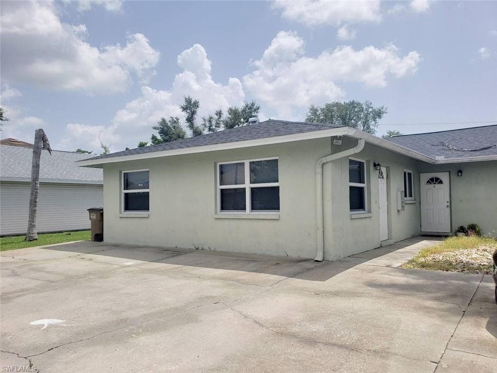 621 SE 13th PL E CAPE CORAL, FL 33990