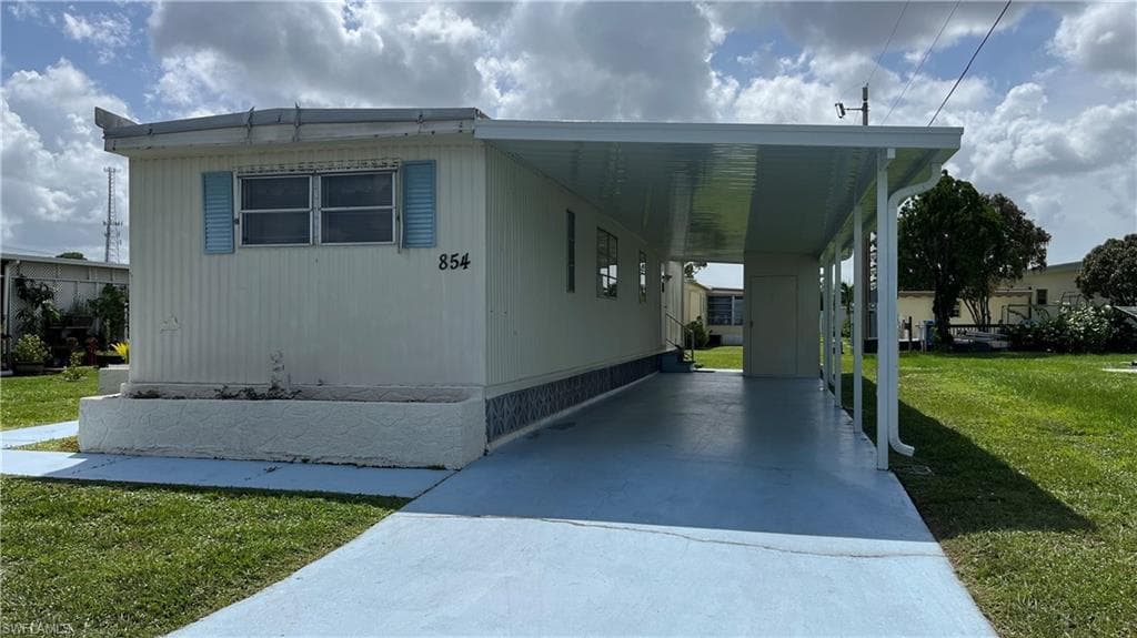 854 Winterest DR NORTH FORT MYERS, FL 33917
