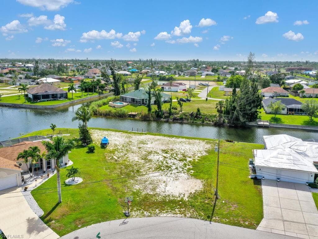 2221 SW 5th PL CAPE CORAL, FL 33991