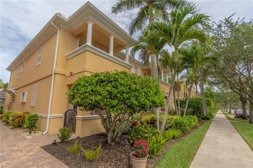 8067 Sorrento LN NAPLES, FL 34114