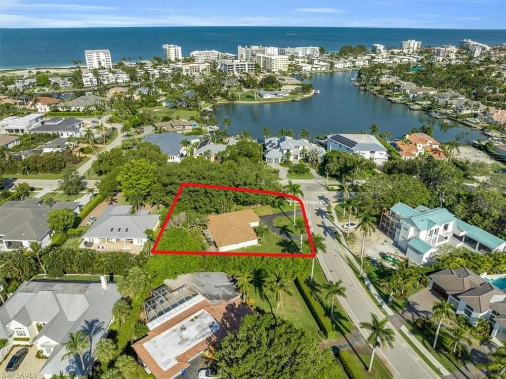 444 Orchid DR NAPLES, FL 34102