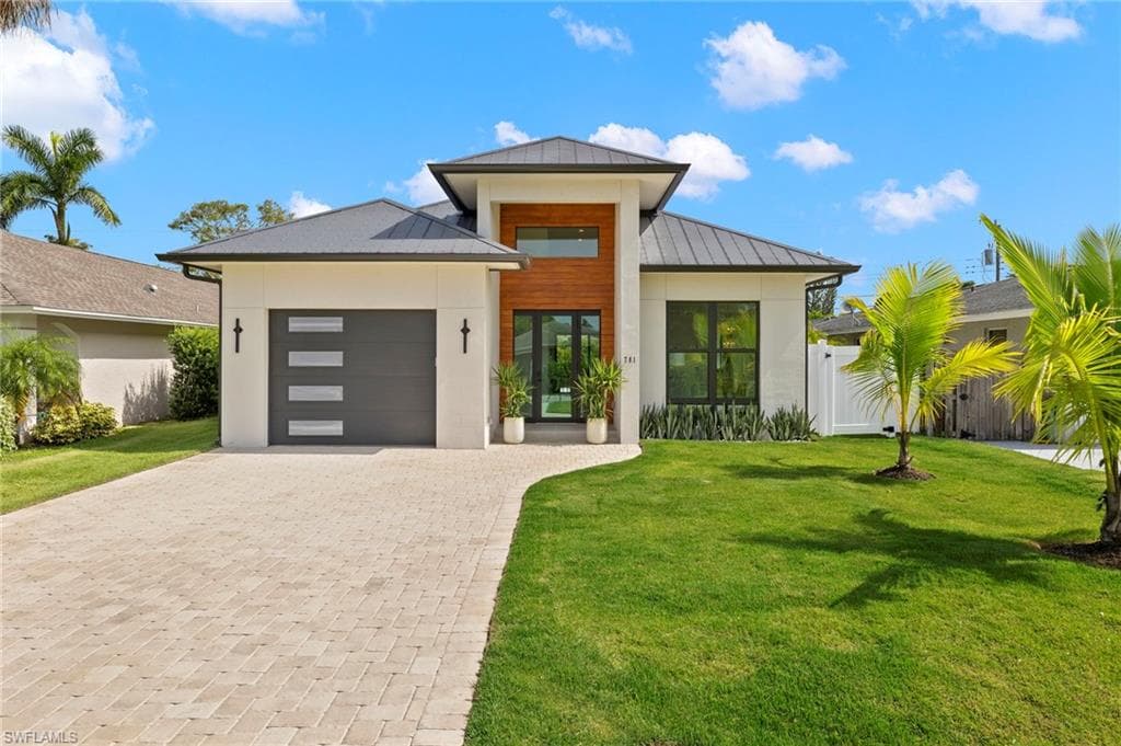 781 103rd AVE N NAPLES, FL 34108