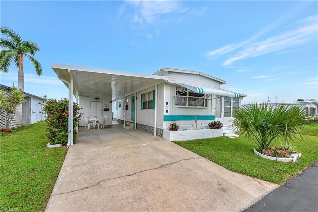 818 Homefolks ST NORTH FORT MYERS, FL 33917