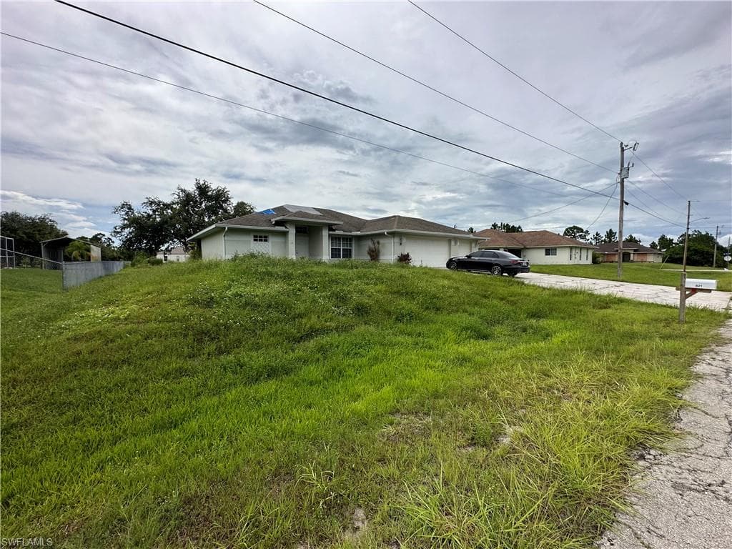 821 Hibiscus AVE LEHIGH ACRES, FL 33972