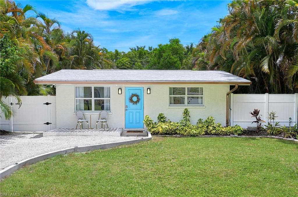 115 7th ST NAPLES, FL 34113
