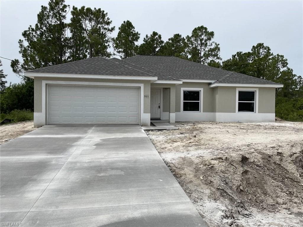 905 10th ST LEHIGH ACRES, FL 33972
