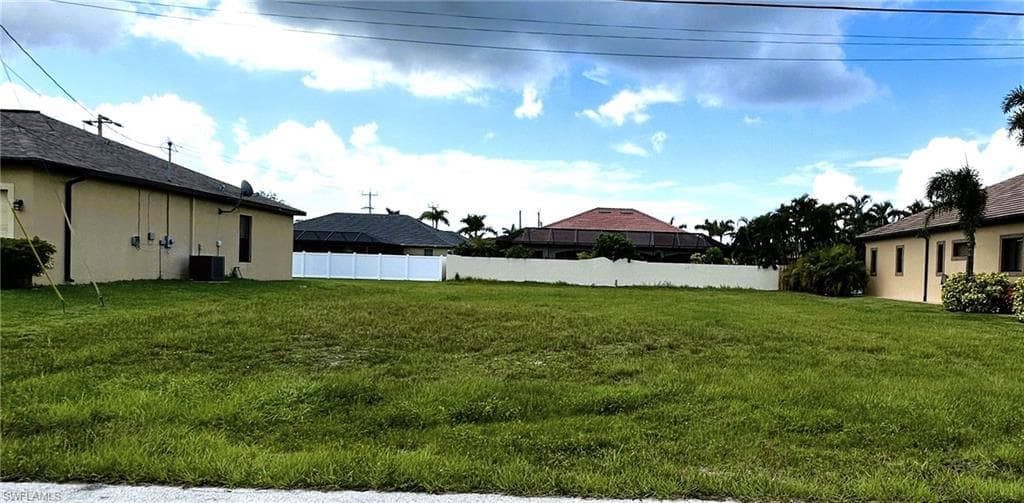 2806 SW 44th TER CAPE CORAL, FL 33914